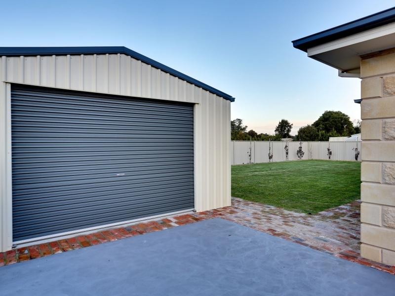 27 Olivers Road, Benalla VIC 3672