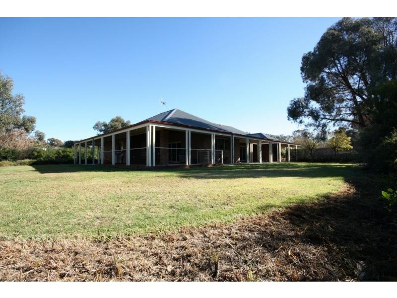 8 Glenfern Court, Benalla VIC 3672