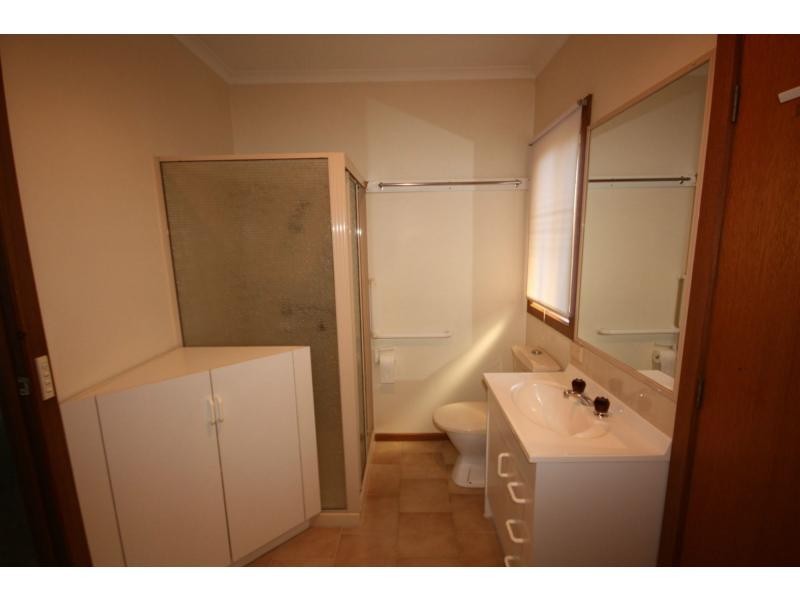 2/2 Moore Street, Benalla VIC 3672