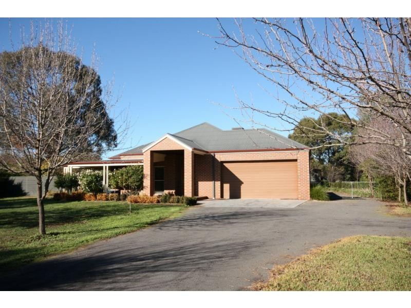 8 Glenfern Court, Benalla VIC 3672