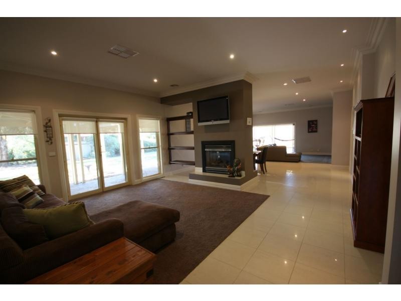 8 Glenfern Court, Benalla VIC 3672