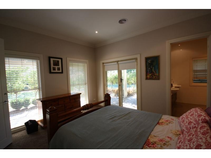 8 Glenfern Court, Benalla VIC 3672