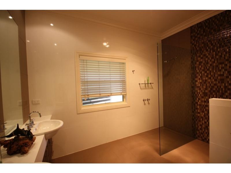 8 Glenfern Court, Benalla VIC 3672