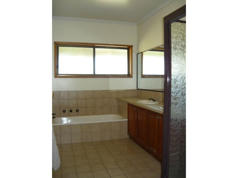 28 Kirkland Drive, Benalla VIC 3672