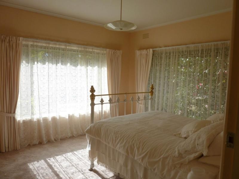 12 Neil Avenue, Benalla VIC 3672