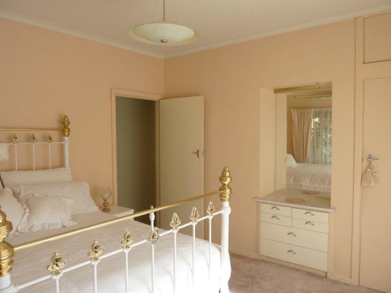 12 Neil Avenue, Benalla VIC 3672