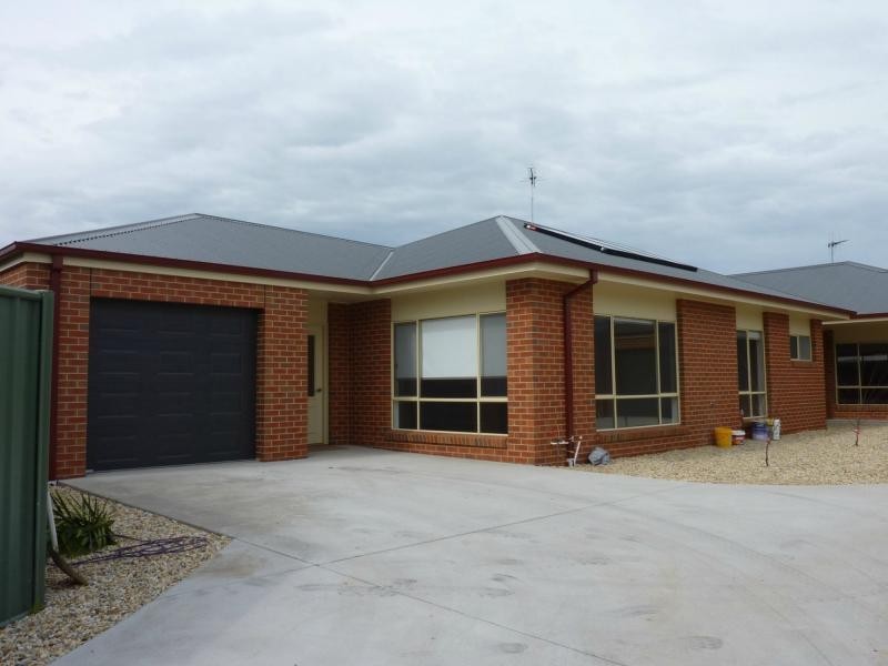 2/2 Meadows Avenue, Benalla VIC 3672