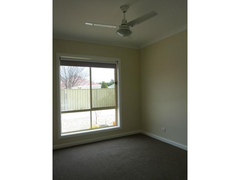 2/2 Meadows Avenue, Benalla VIC 3672