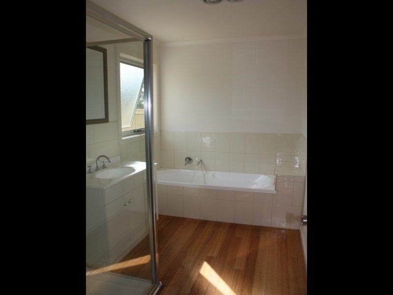 2/9 Robinson Court, Benalla VIC 3672