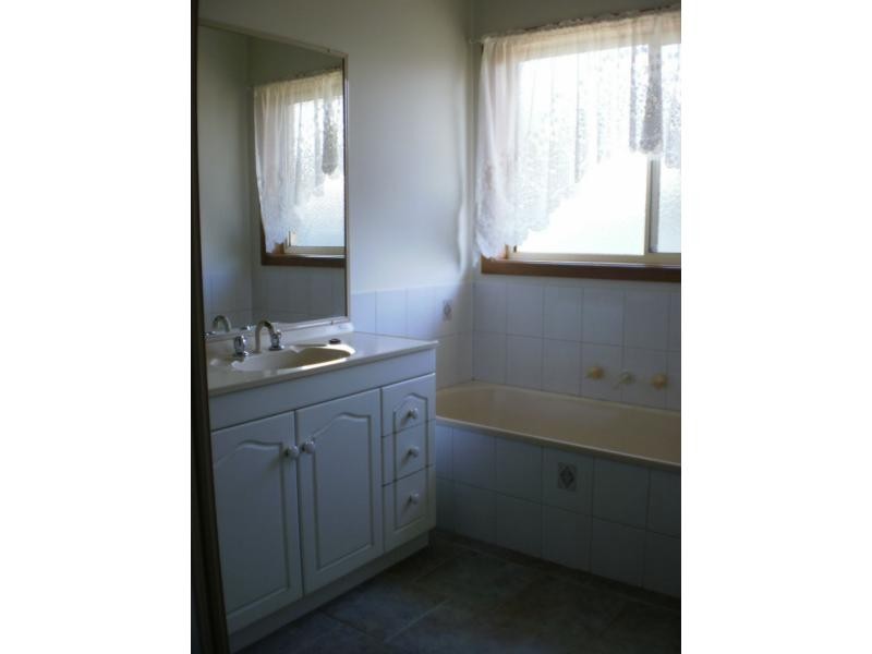 2/5 Goodenia Drive, Benalla VIC 3672