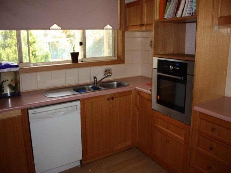 11 Amos Avenue, Benalla VIC 3672