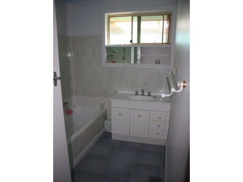 11 Amos Avenue, Benalla VIC 3672