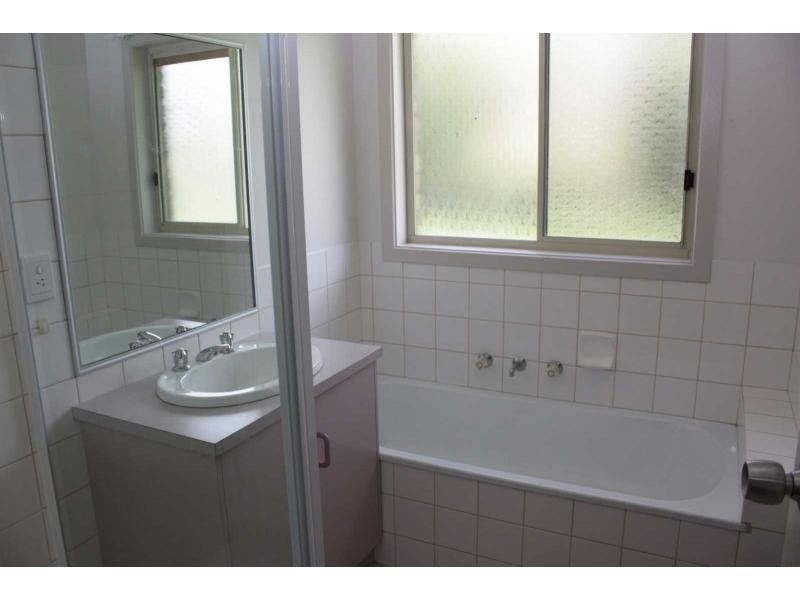 2/3 Diplomat Court, Benalla VIC 3672