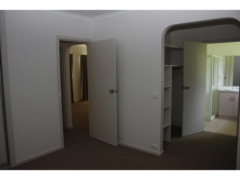 2/3 Diplomat Court, Benalla VIC 3672