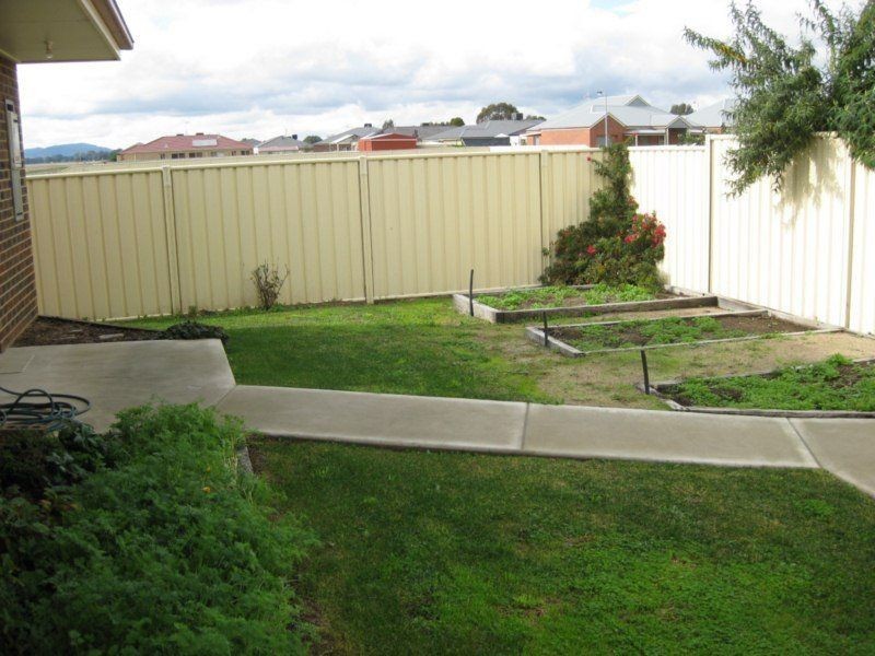 2/1-3 Peppermint Place, Benalla VIC 3672