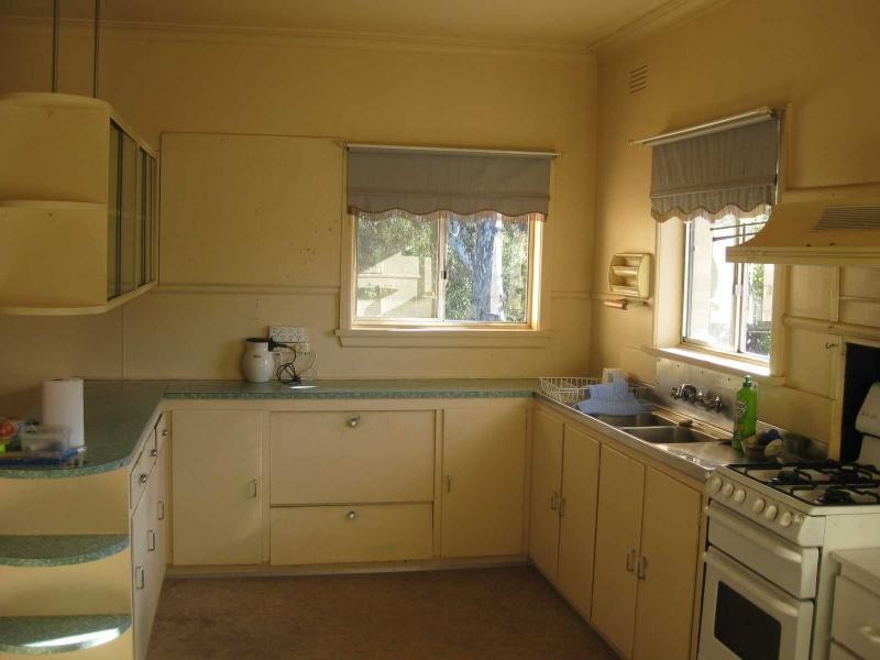 24 Parkview Parade, Benalla VIC 3672