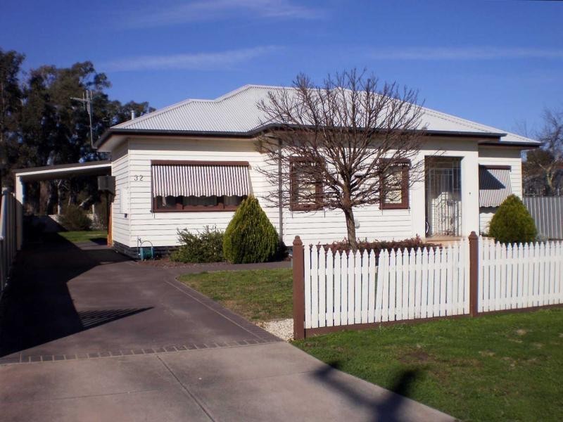 32 Cook Street, Benalla VIC 3672