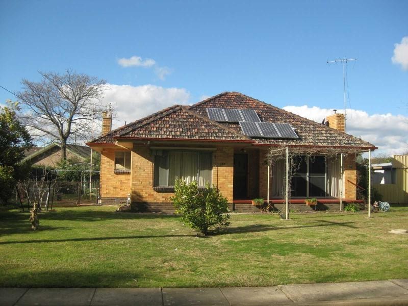 24 Parkview Parade, Benalla VIC 3672