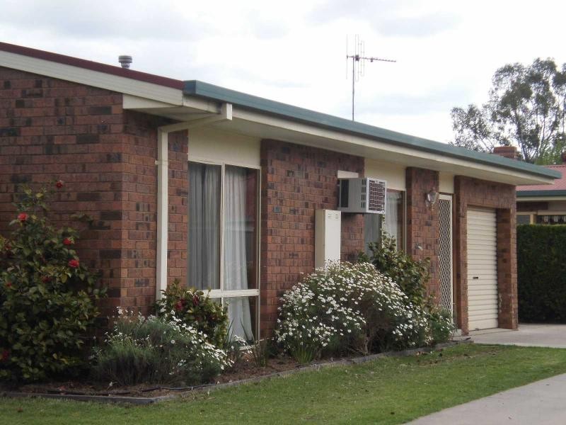 1/2 Moore Street, Benalla VIC 3672