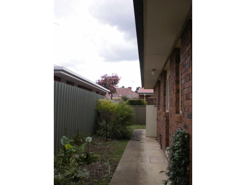 1/2 Moore Street, Benalla VIC 3672