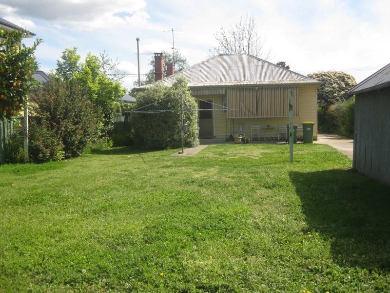 33 Charles Street, Benalla VIC 3672