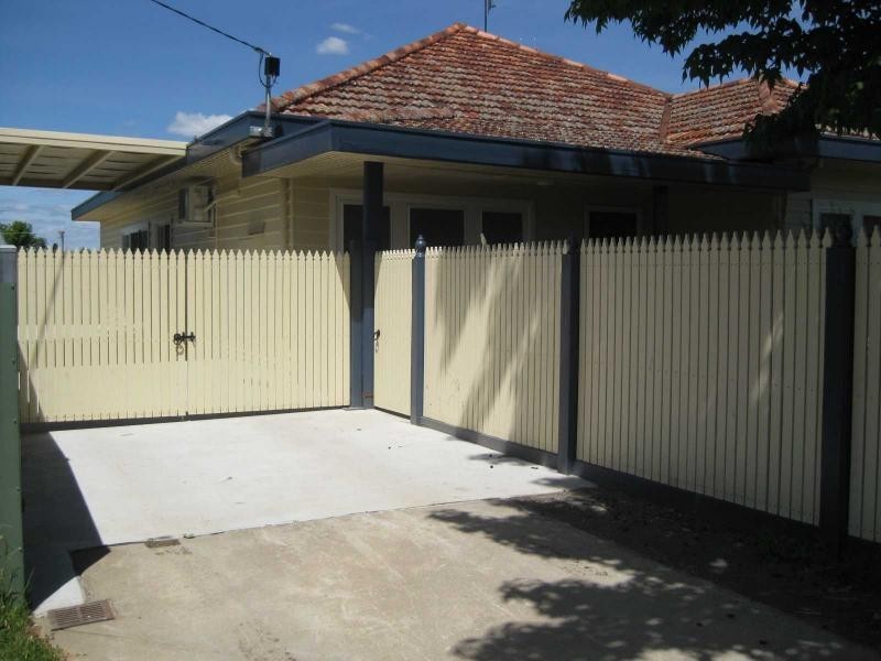 2 Meadows Avenue, Benalla VIC 3672