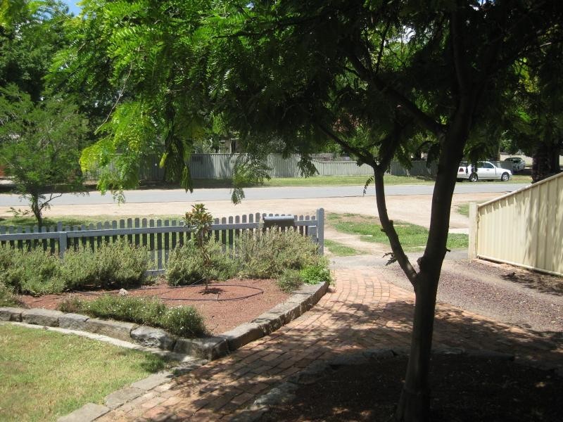 18 Deas Street, Benalla VIC 3672