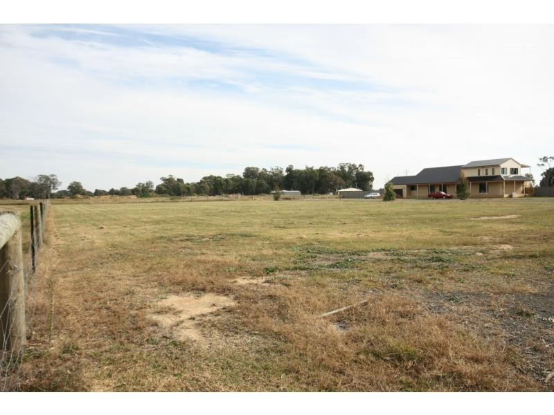 Cnr Gillies St & Racecourse Road, Benalla VIC 3672