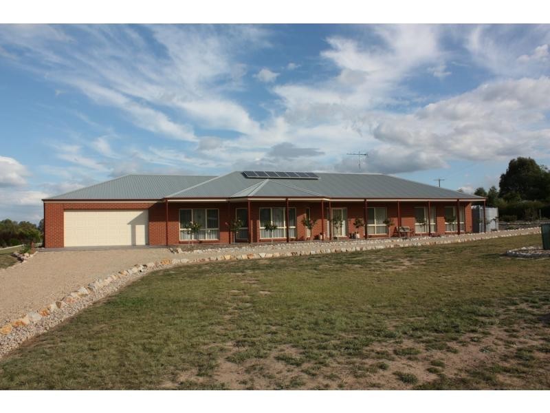 11 Lakeside Drive, Chesney Vale VIC 3725