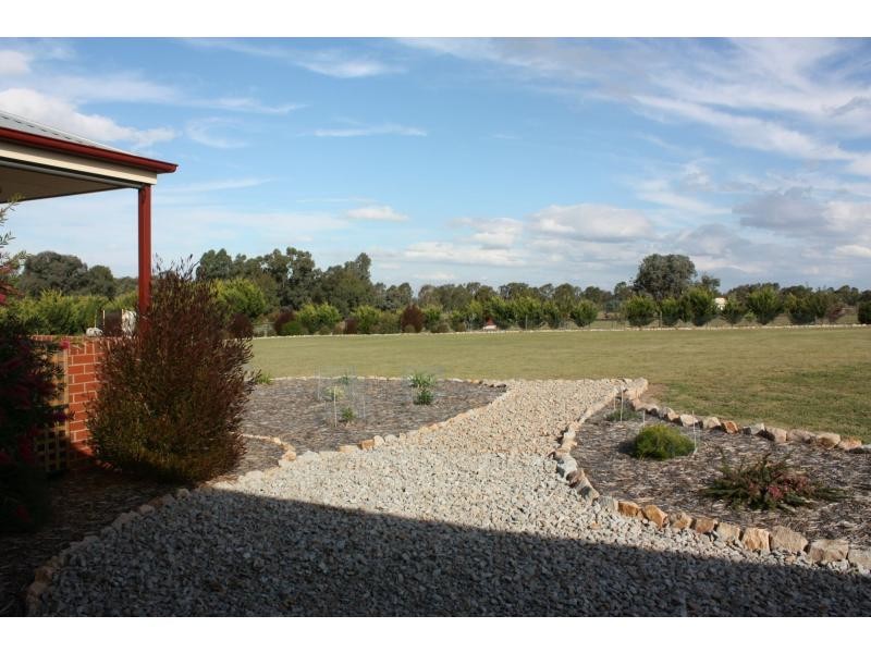 11 Lakeside Drive, Chesney Vale VIC 3725