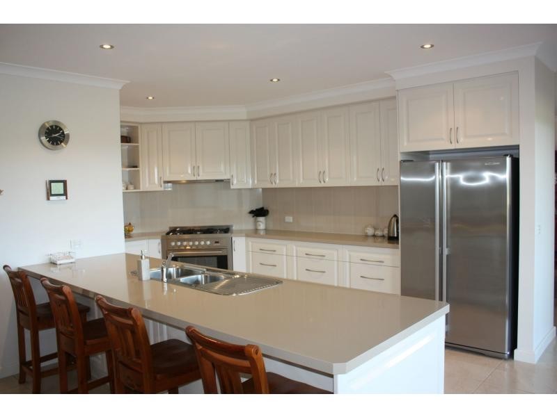 11 Lakeside Drive, Chesney Vale VIC 3725