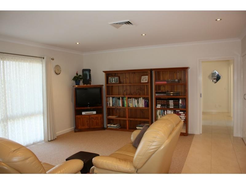 11 Lakeside Drive, Chesney Vale VIC 3725