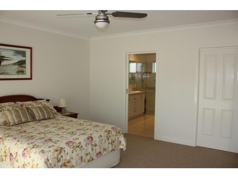 11 Lakeside Drive, Chesney Vale VIC 3725