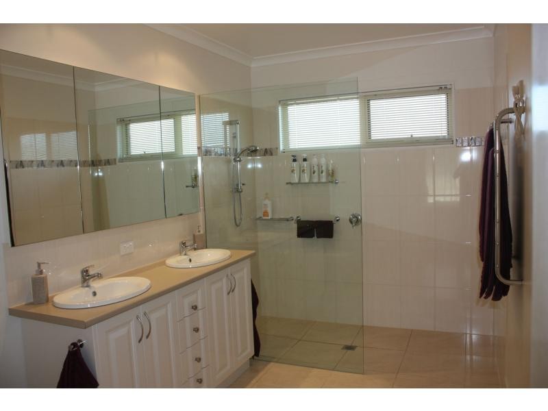 11 Lakeside Drive, Chesney Vale VIC 3725