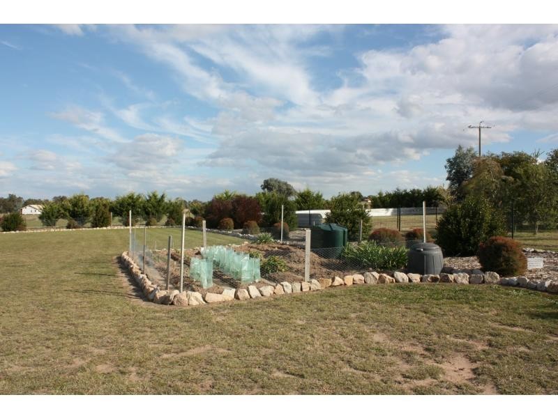 11 Lakeside Drive, Chesney Vale VIC 3725