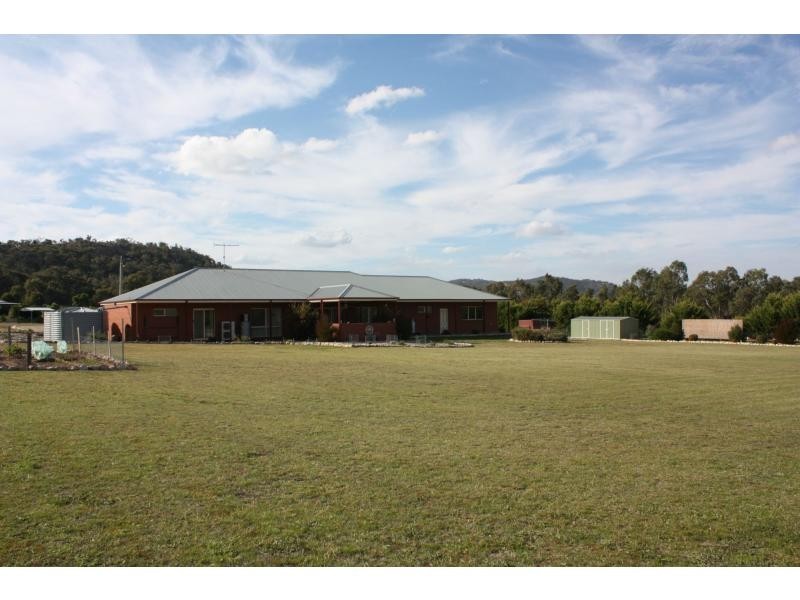 11 Lakeside Drive, Chesney Vale VIC 3725