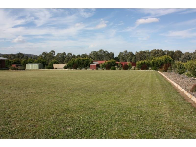 11 Lakeside Drive, Chesney Vale VIC 3725