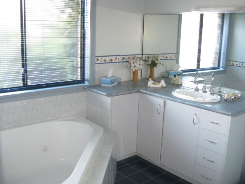 6 Knight Lane, Benalla VIC 3672