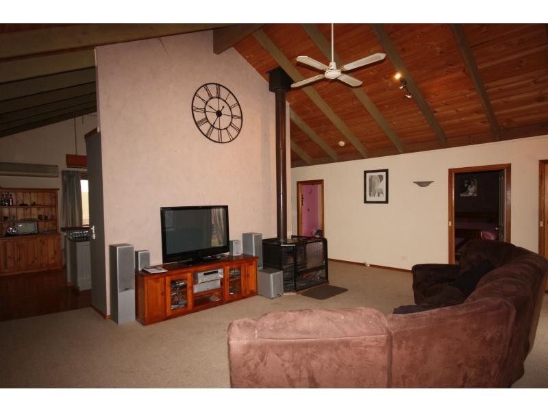 18 Farnley Road, Benalla VIC 3672