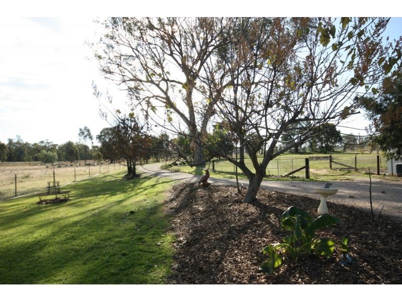 18 Farnley Road, Benalla VIC 3672