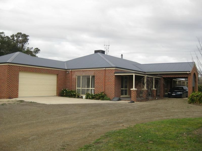 37 Olivers Road, Benalla VIC 3672