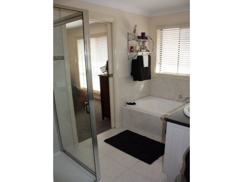 1/4 Herons Court, Benalla VIC 3672