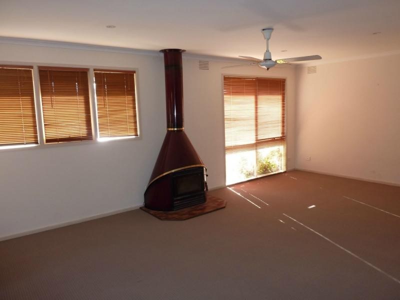 13 Oak Avenue, Benalla VIC 3672