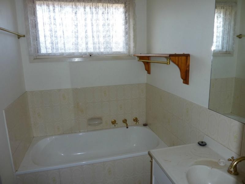 13 Oak Avenue, Benalla VIC 3672