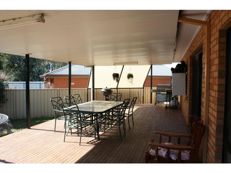 11 Robinson Court, Benalla VIC 3672