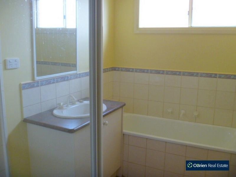 239 Monohans Road, Cranbourne West VIC 3977