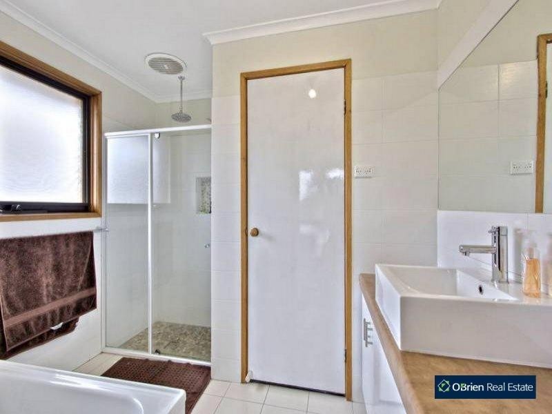 3 Lauder Place, Berwick VIC 3806
