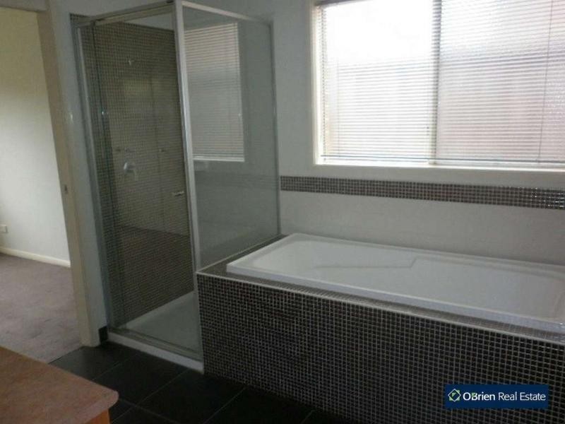 42 Moondarra Drive, Berwick VIC 3806