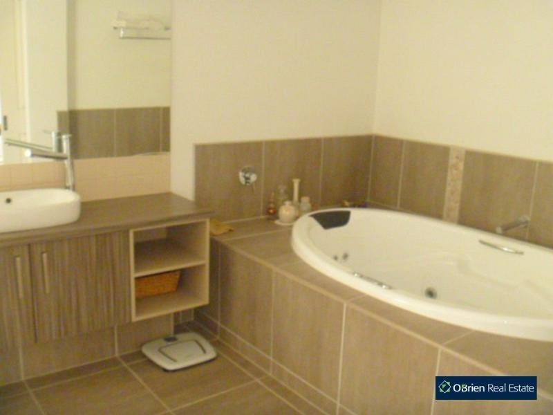 Unit 2/187 High Street, Berwick VIC 3806