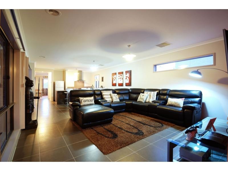 4 Florio Close, Berwick VIC 3806